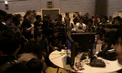 Daigo drawing a crowd at SVB-20x SFIV casuals