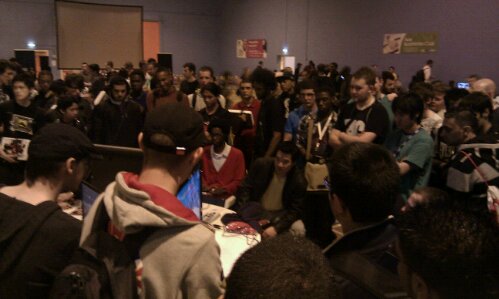 And to Daigo's right on the next table is Ryan Hart, drawing his own crowd!